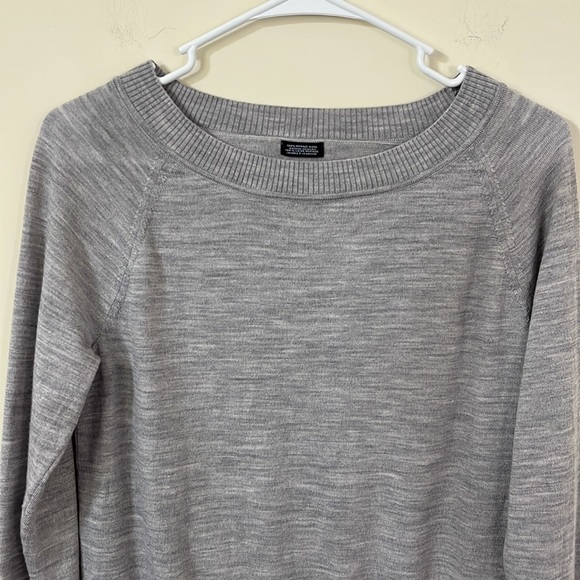 GAP 100% Merino Wool Grey Pullover Sweater Size S Petite - Picture 2 of 7